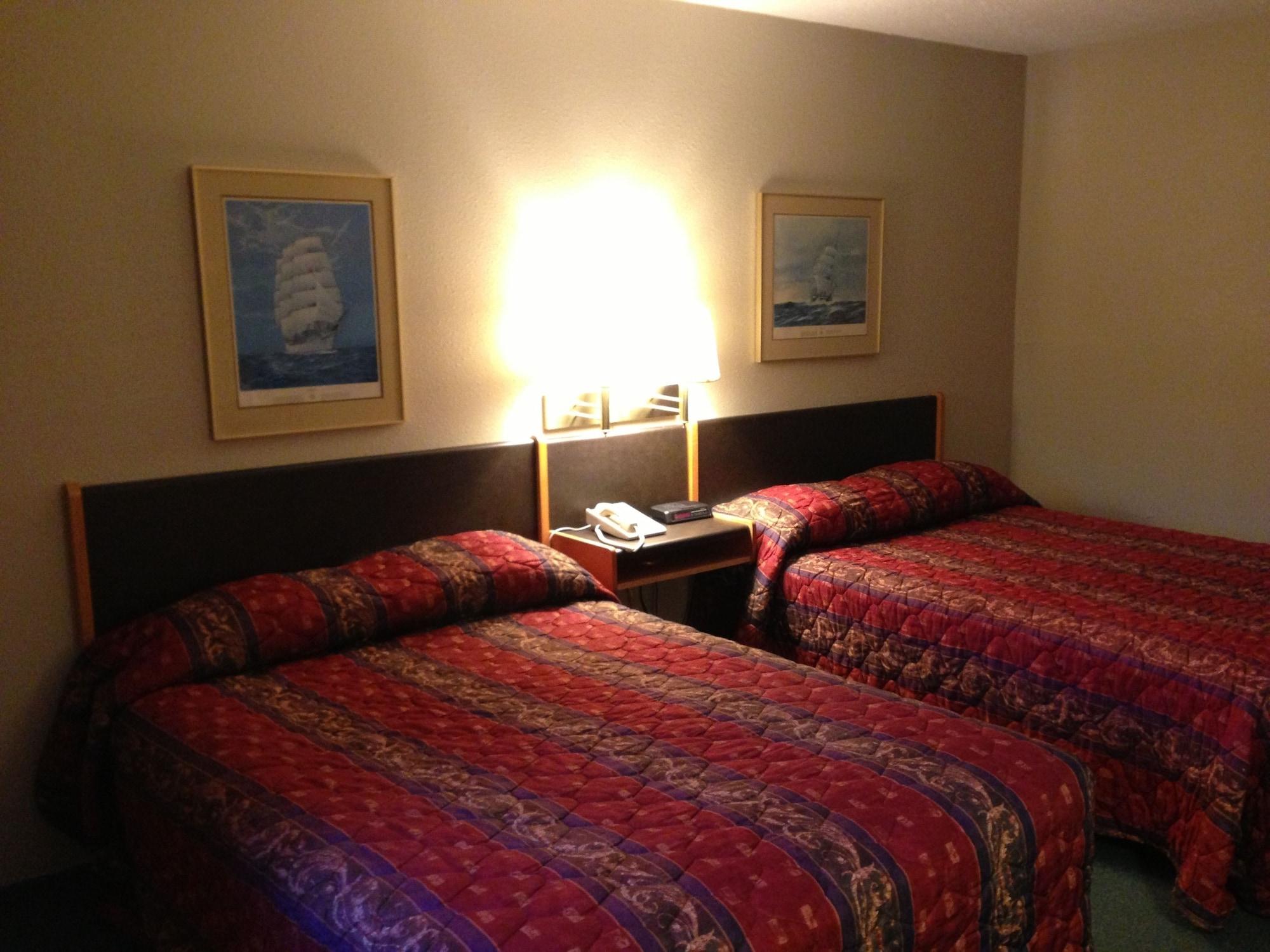 Moby Dick Inn Принц Рупърт Екстериор снимка
