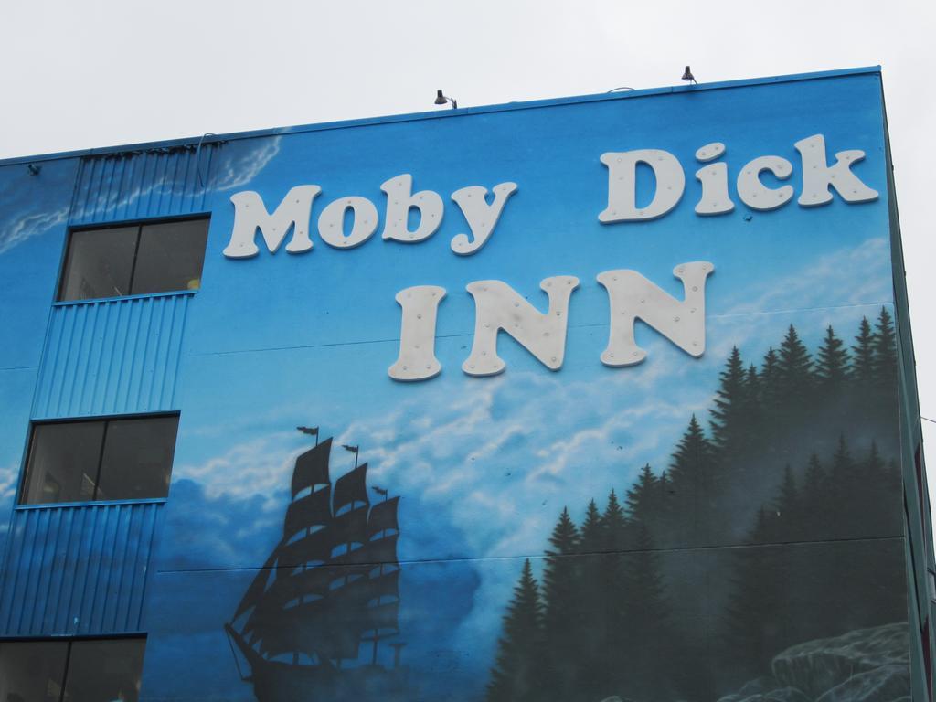 Moby Dick Inn Принц Рупърт Екстериор снимка